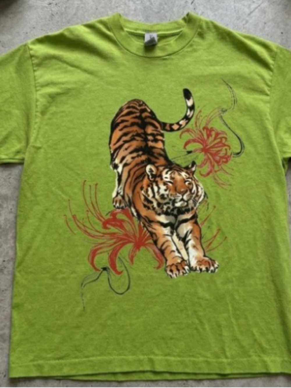 Gildan Kiwi Green Tiger Graphic Short Sleeve Tee
